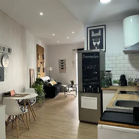 50m Playa Caleta Y Teatro Falla Grupo Ac Gestion كاديز